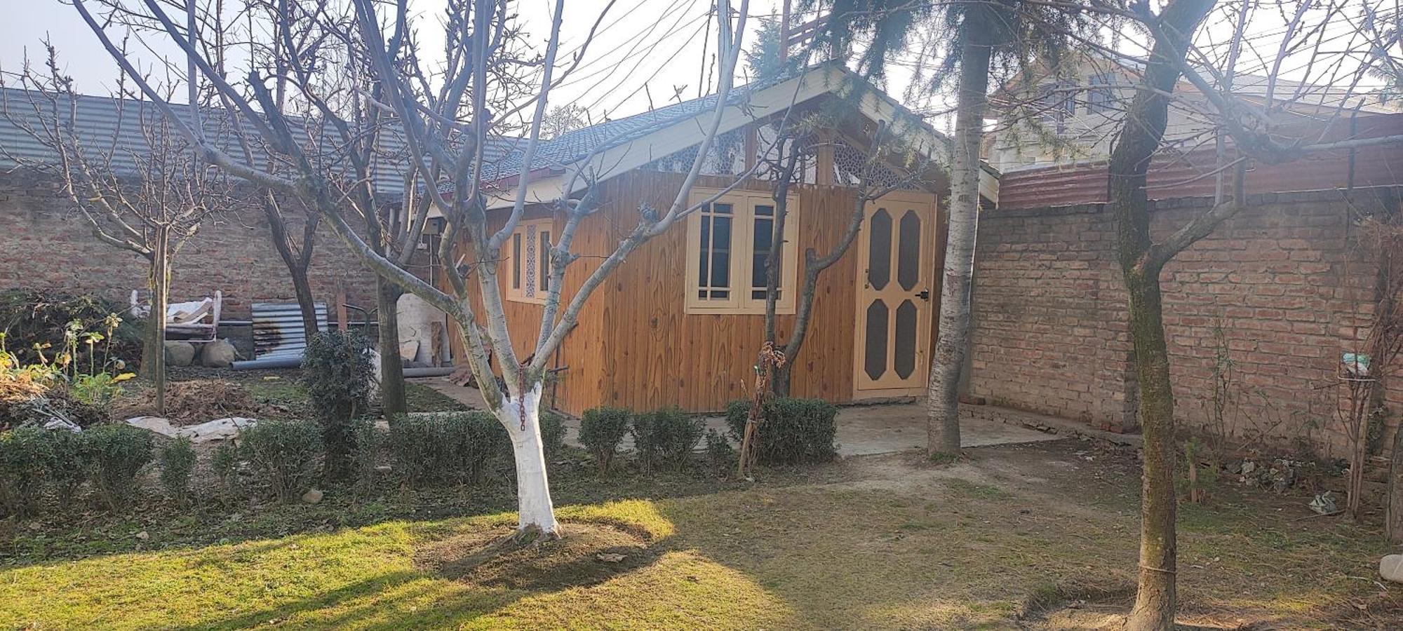 The Clover Inn Srīnagar Exterior foto